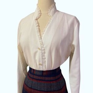 Gorgeous Vintage 60s 70s Cottagecore Handmade Lace Trim Blouse